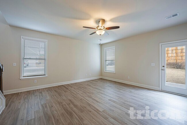 Building Photo - 501 Slyfox Ln