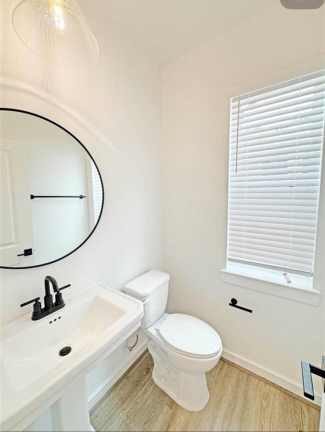 Building Photo - 2213 Via Laura Ln