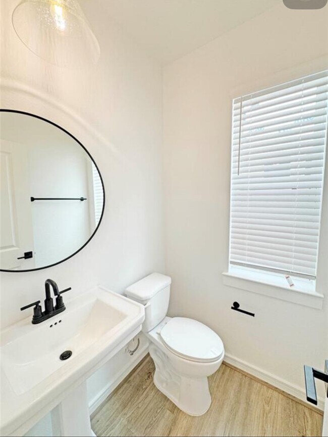 Foto del edificio - 2213 Via Laura Ln