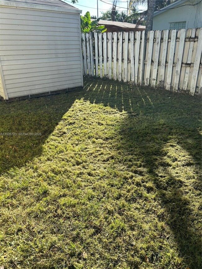 Building Photo - 250 NE 41st St