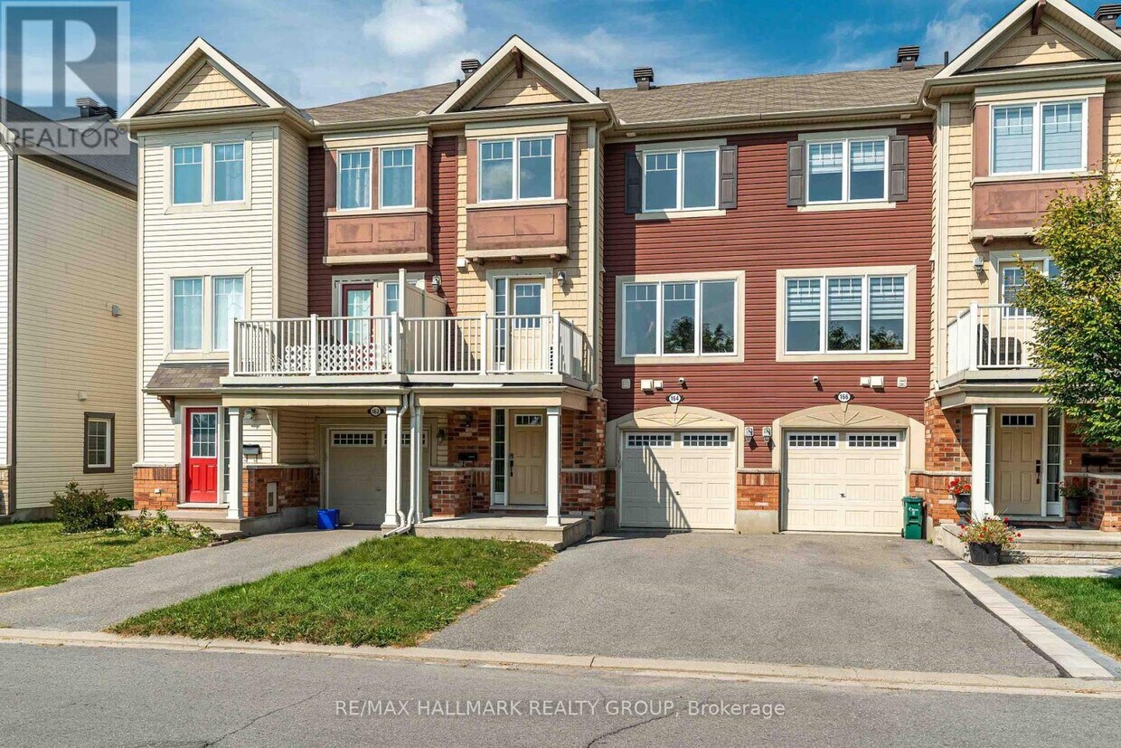 Primary Photo - 164 Sunshine Crescent