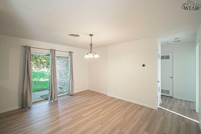 Building Photo - 4659 Woodlawn