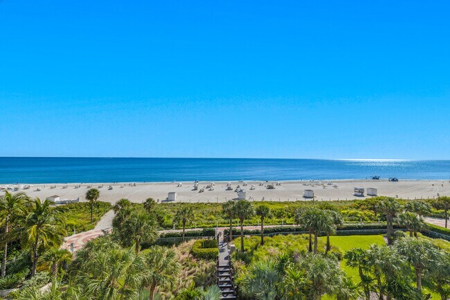 Foto del edificio - 3739 Collins Ave