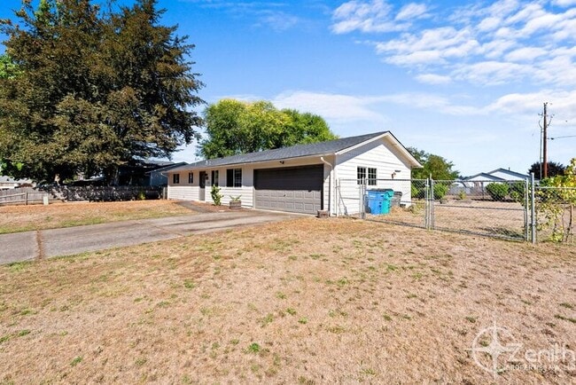 Building Photo - 8805 NE 90th Ave