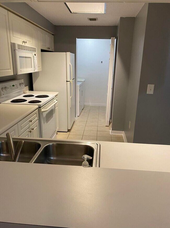 Building Photo - 2730 Anzio Ct