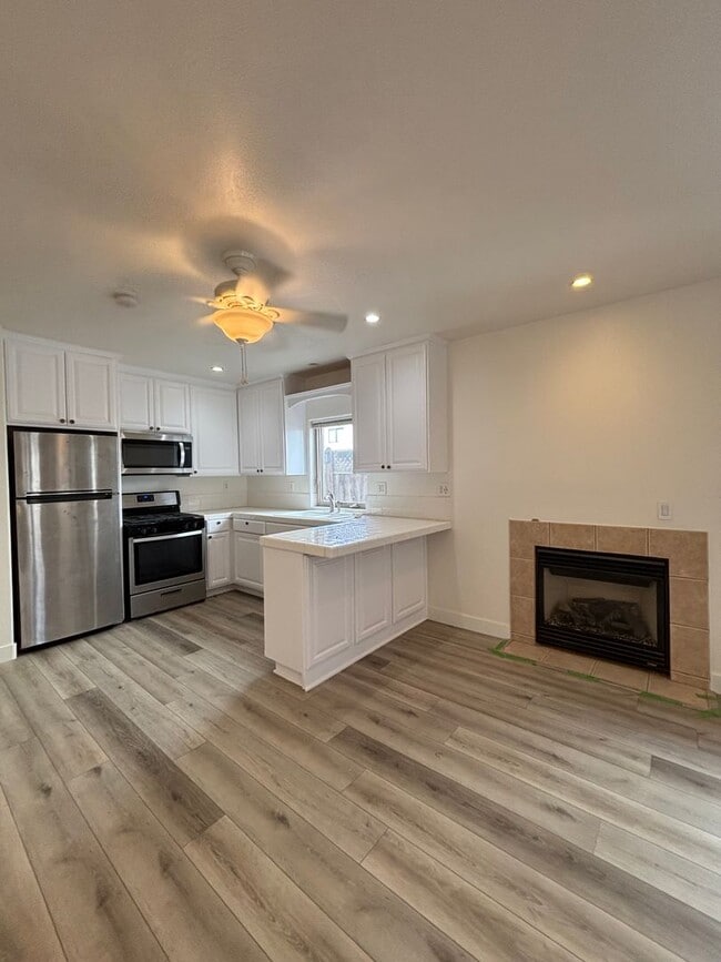 Building Photo - 1611 Castillo St