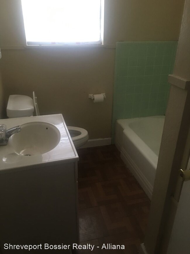 Building Photo - 3 br, 2 bath House - 9439 Poinsettia Drive