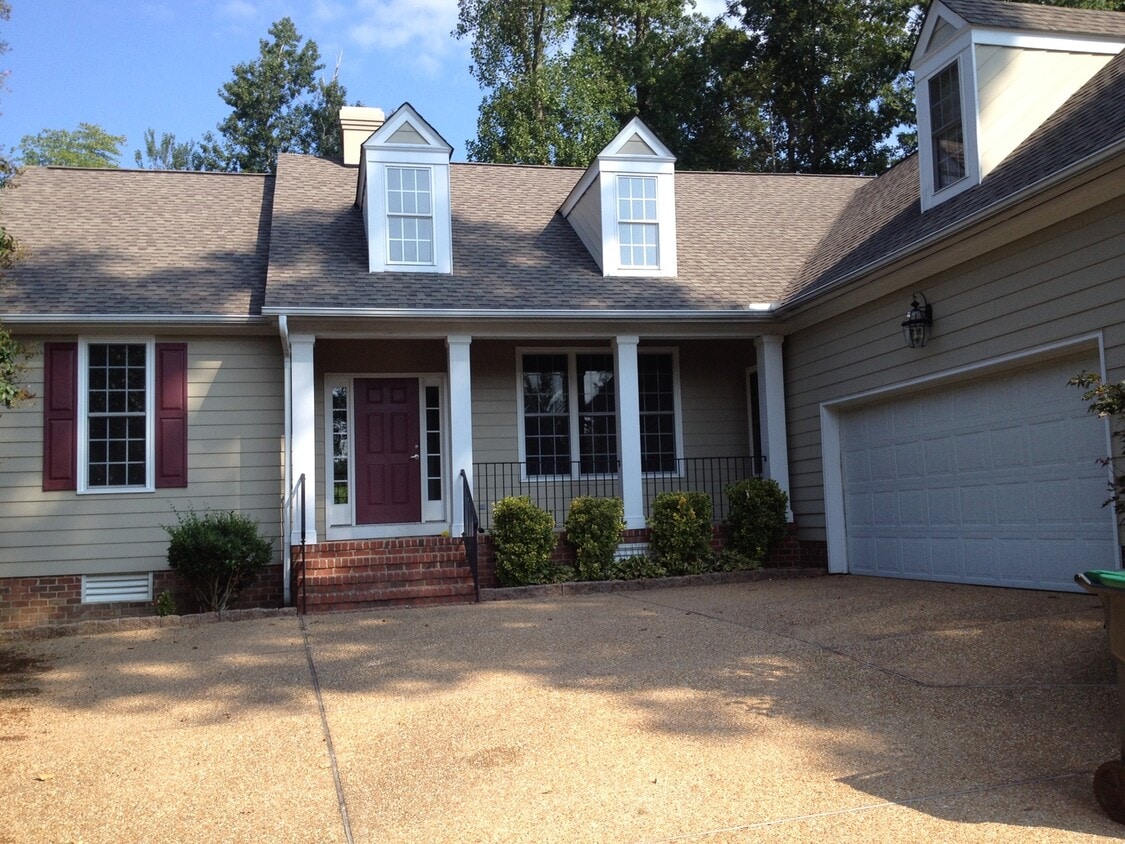 Beautiful 3 Bedroom 2 Bath Single Floor Living in Ford's Colony! - Beautiful 3 Bedroom 2 Bath Single Floor Living in Ford's Colony!
