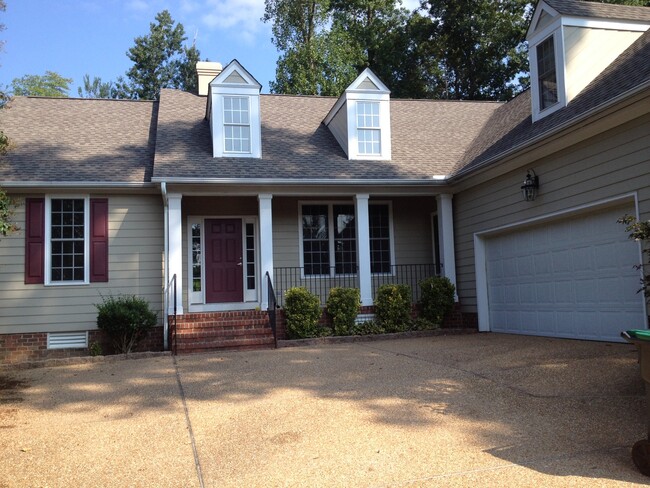 Beautiful 3 Bedroom 2 Bath Single Floor Living in Ford's Colony! - Beautiful 3 Bedroom 2 Bath Single Floor Living in Ford's Colony! House
