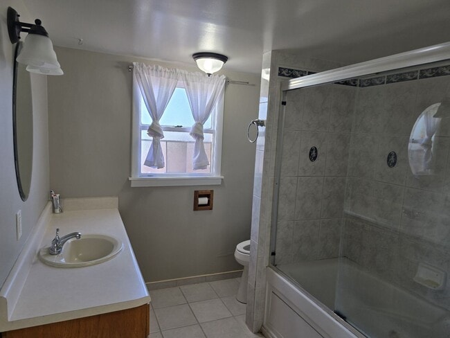 Building Photo - Single Family Home in Midway City for Rent