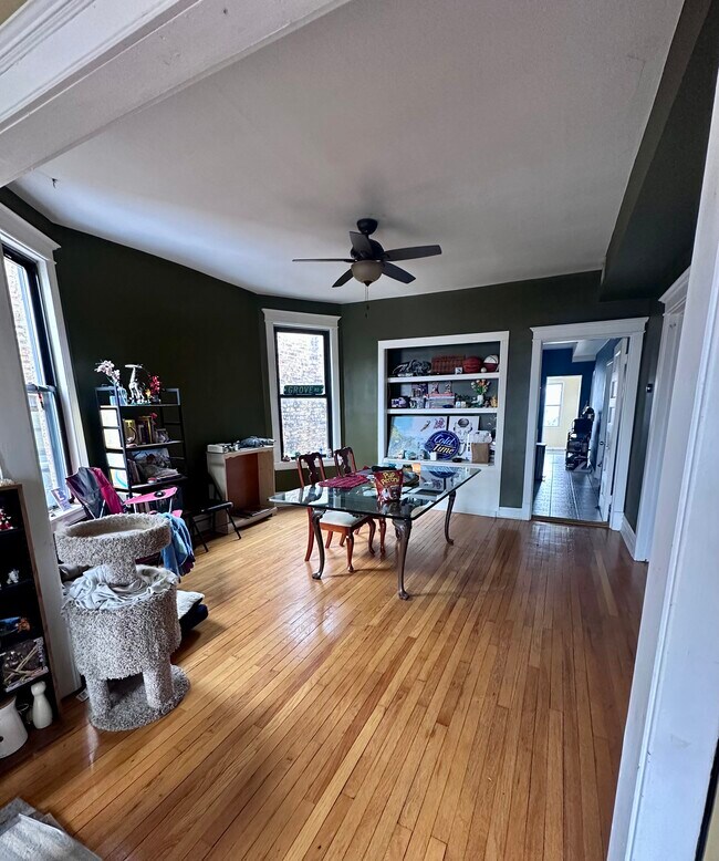 12 - 2442 N California Ave