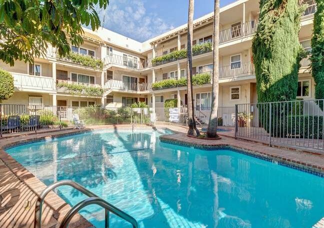 Foto del edificio - 11670 W Sunset Blvd