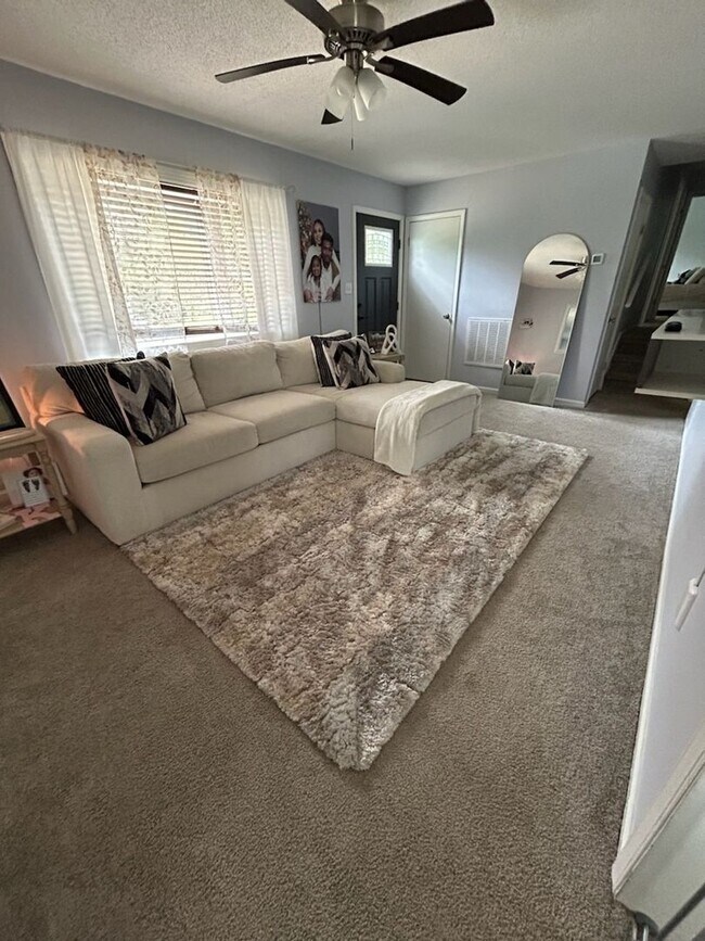 Foto del edificio - 3 Bedroom Single Family Home in Eden