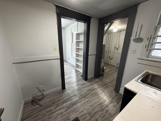 Building Photo - 505 Collett-