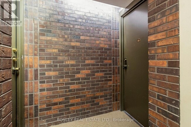 Building Photo - 720 Spadina Ave.