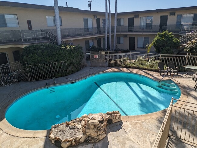 Building Photo - Oasis Apartments