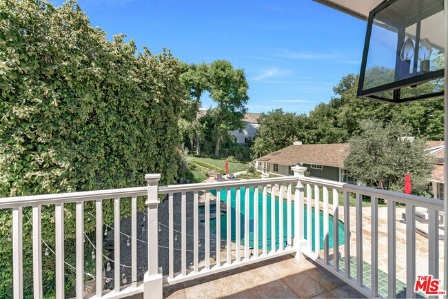 Foto del edificio - 3965 Valley Meadow Rd
