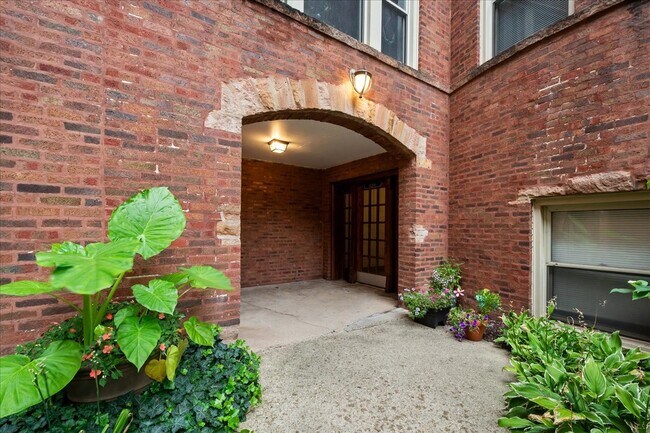 Foto del edificio - 4128.5 N Kedvale Ave