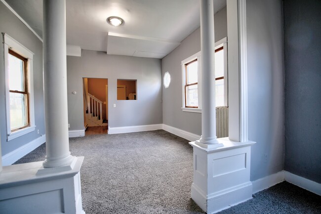 Building Photo - 568 N Farrington St