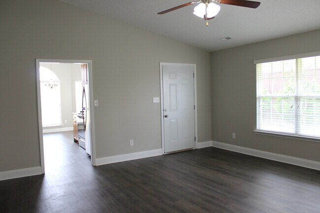 Building Photo - 271 Shadow Ct SW