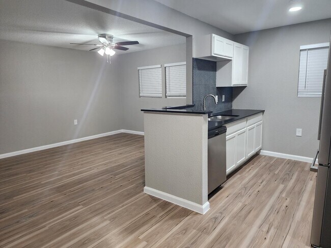Foto del edificio - 5211 Eilers Ave