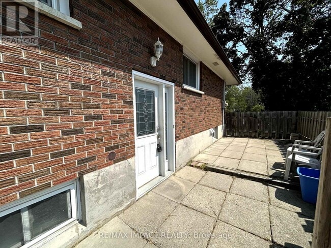Building Photo - 96 Gibbons St