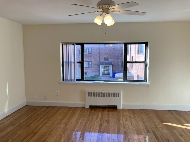 Building Photo - 114 Longwood Ave