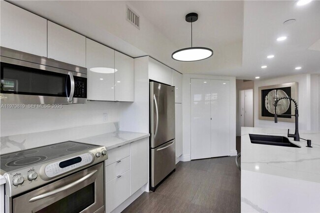 Foto del edificio - 19900 E Country Club Dr