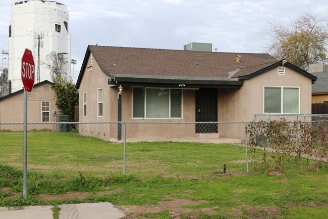 Photo - 701 Cedar Ave House