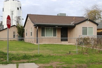 Building Photo - 701 Cedar Ave