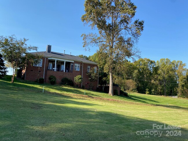 Foto del edificio - 7830 St Andrews Ln