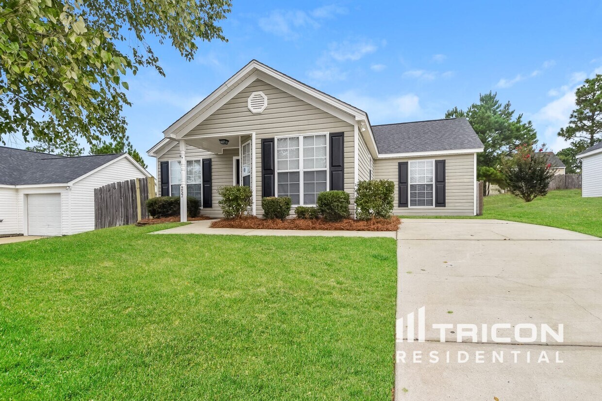 Primary Photo - 257 Double Eagle Circle Lexington SC