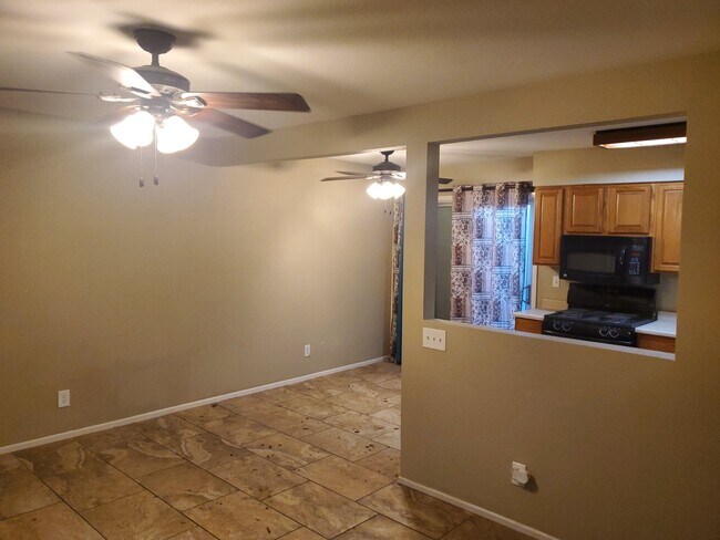 Building Photo - 592 Blue Lagoon Dr