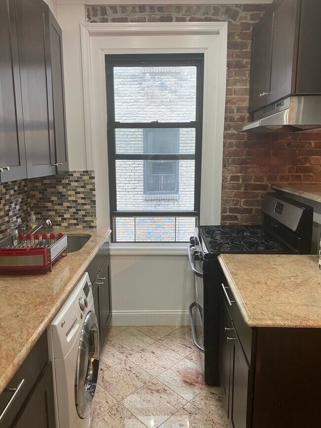 KITCHEN - 2168 35th St