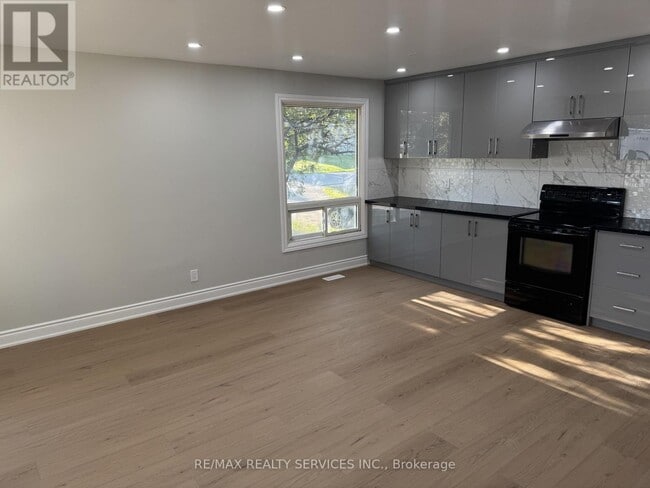 Building Photo - 41 MacLaren Ave