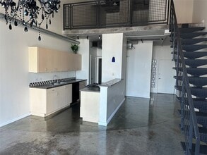 Building Photo - 2000 Bagby St