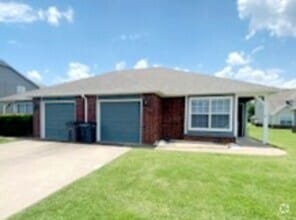 Building Photo - 954 Pebble Brook
