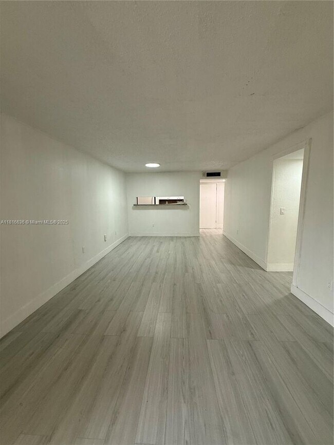Building Photo - 10400 SW 108th Ave
