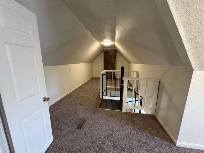 Foto del edificio - 1065 College St