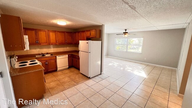 Building Photo - 3 br, 2 bath House - 1902 Honour Rd Unit 24