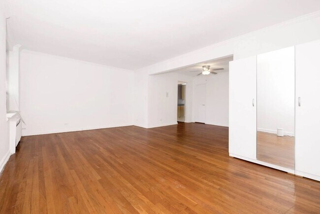 Building Photo - Bright & Spacious 1 Bed 1 Bath