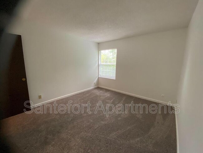 Foto del edificio - 5400 Haymeadow Ln