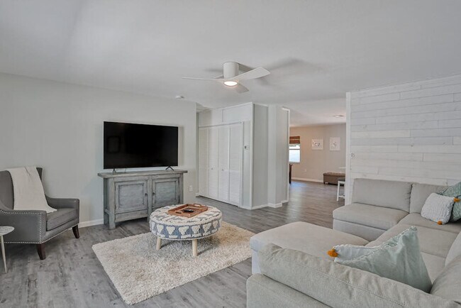 Building Photo - 205 Haverkos Ct