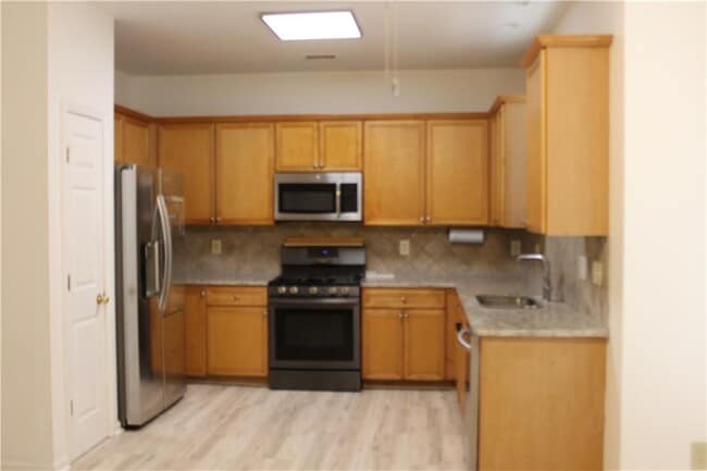 Building Photo - 1372 Dukes Creek Dr