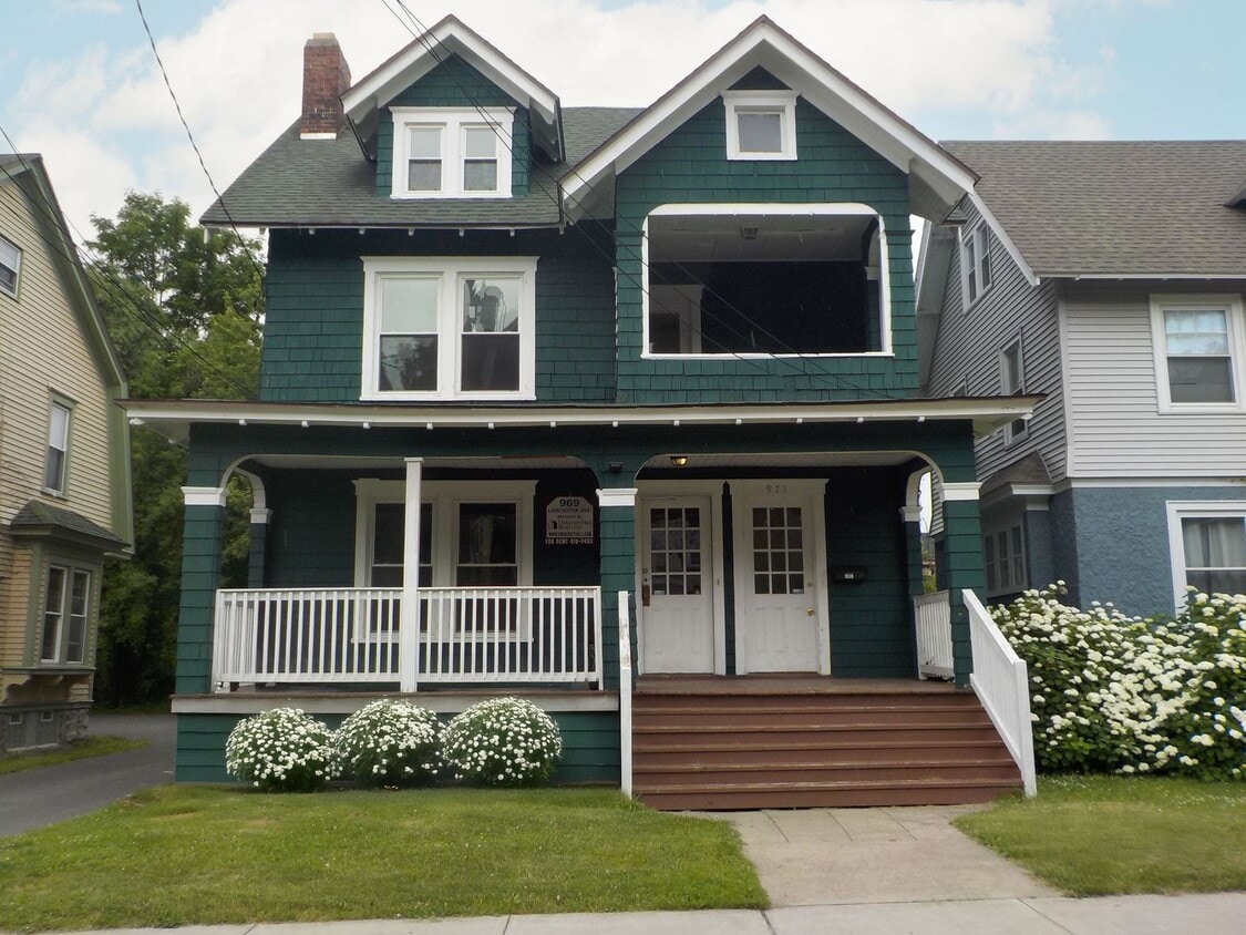 Photo - Beautiful 3 Bedroom July 1, 2026