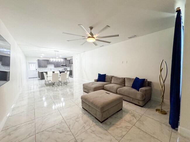 Foto del edificio - 1421 Eagles Ln