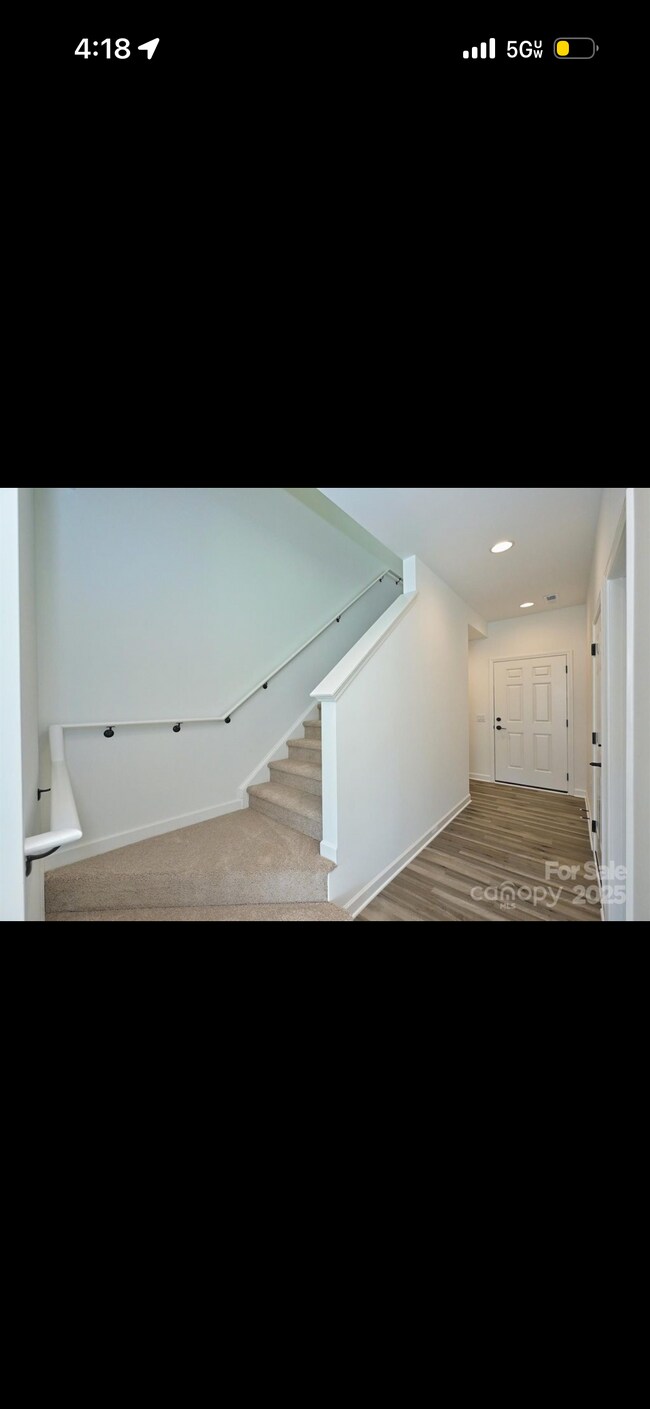 Foto del edificio - 2735 Primrose Ave