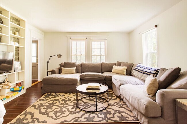 Building Photo - Idyllic and Serene 4BR Country Home