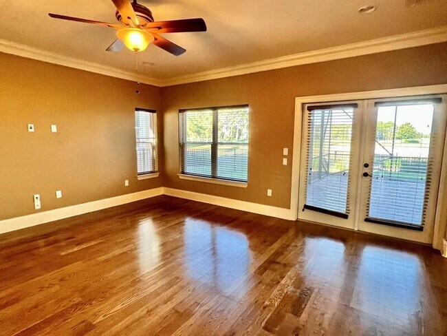 Building Photo - 250 Calusa Blvd