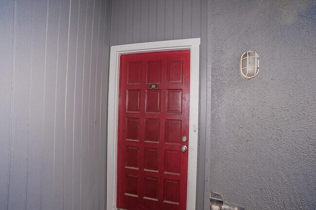 Building Photo - 5105 Skillman St